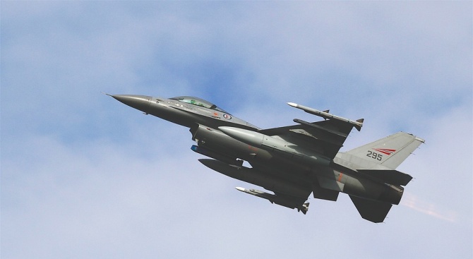 И двете страни в преговорите за изтребители F-16 подхождат с