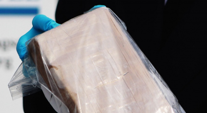 Почти 400 килограма кокаин, скрити в рибни консерви, са хванали