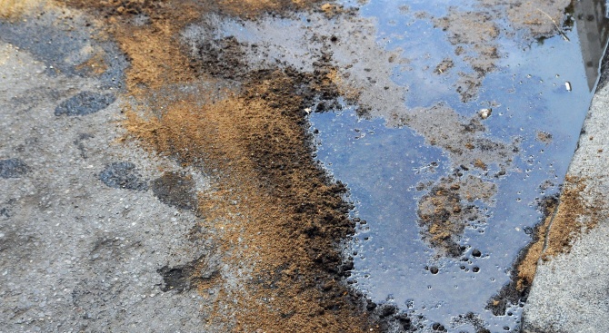 Разлив на петролни продукти между бургаския квартал "Долно Езерово" и