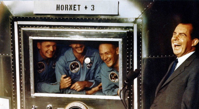 Трима астронавти от мисиите "Аполо" се събраха на авиоизложението в