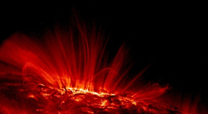 Астрофизици предупредиха, че е възможно мощно слънчево изригване на застраши
