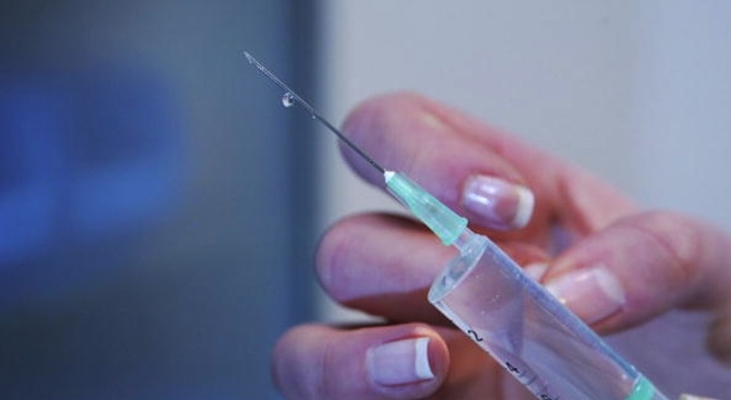 Ваксинацията срещу вируса, който причинява рак на маточната шийка, влияе