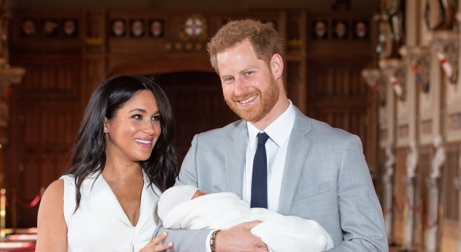 Принц Хари, съпругата му Меган и бебего им Арчи, роден