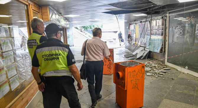 Бетонни късове се срутиха в центъра на София. 8 Инцидентът