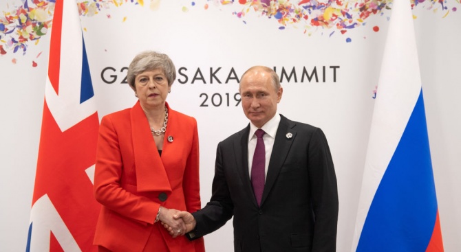 Руският президент Владимир Путин и британският министър-председател Тереза Мей се
