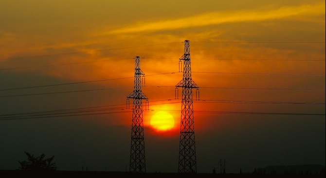 Заради поскъпването на тока от 1 юли ЧЕЗ започва извънредно