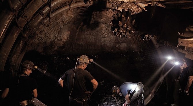 Трима миньори загинаха след слабо земетресения в понеделник в полска