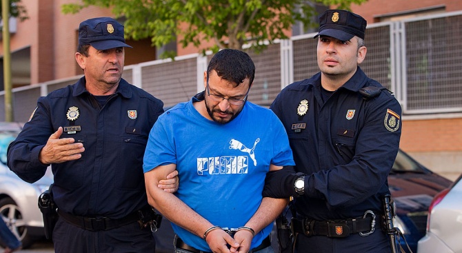 42-годишен мъж се предаде в полицията в Мадрид, признавайки, че