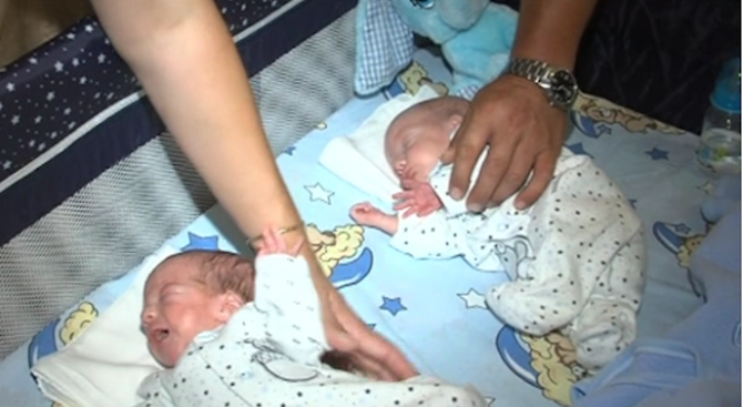 Лекари спасиха живота на близнаци, след вътреутробно кръвопреливане, съобщава БТВ.