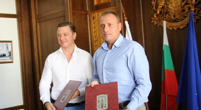 Днес, в Общината, кметът Георги Икономов подписа споразумение със Съюза