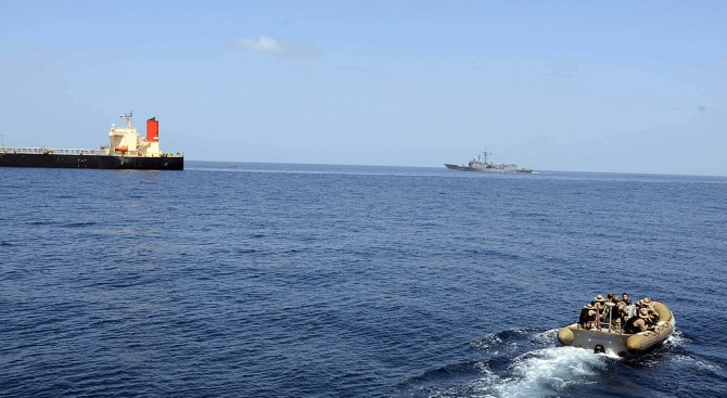 Кораб, заподозрян в доставки на петрол в Сирия в нарушение