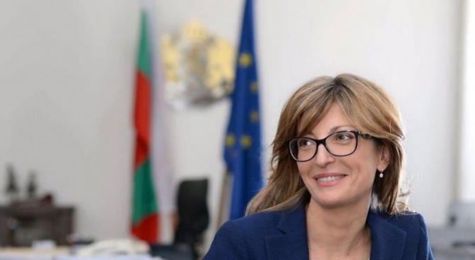 Заместник министър-председателят и министър на външните работи Екатерина Захариева отпътува