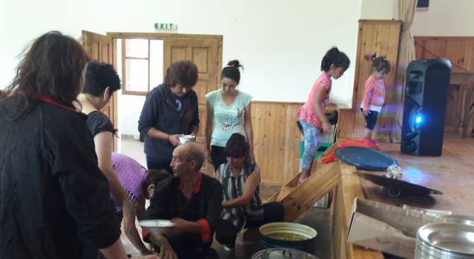 В еленското село Каменари курбан за здраве е събрал християни