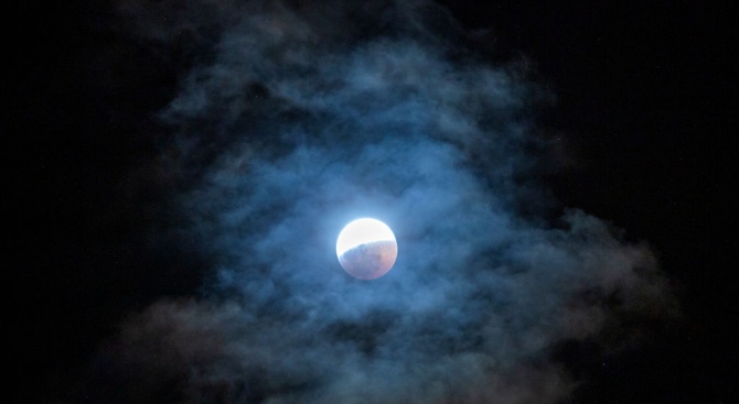 Задаващото се лунно затъмнение на 16-17 юли се случва по