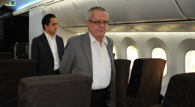 Мексиканският финансов министър Карлос Урсуа вчера подаде оставка, изтъквайки като