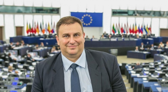С пълно единодушие българският евродепутат от ГЕРБ/ЕНП Емил Радев беше