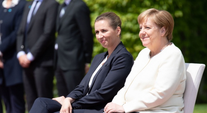 Германската канцлерка Ангела Меркел и датската премиерка Мете Фредериксен изслушаха