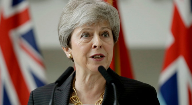 Британският премиер Тереза Мей отправи завуалирана критика към консерватора -