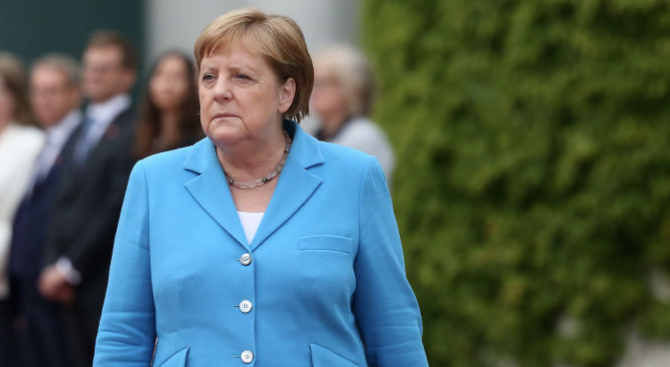 Мнозинството германци са на мнение, че германският канцлер Ангела Меркел,