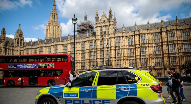 Британски политици осъдиха заплахите на лондонското полицейско управление да съди