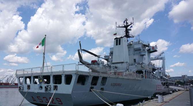 Чуждестранните военни кораби, участващи в националното военноморско учение с международно