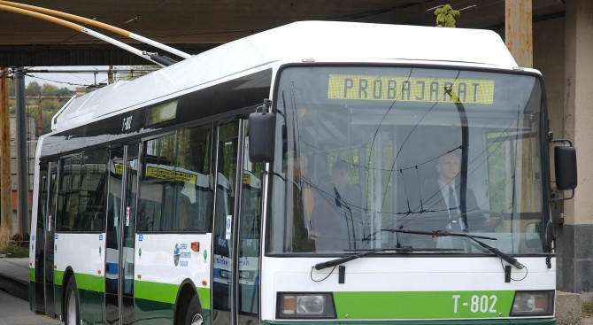 До дни 17 тролейбуса, доставени от Швейцария и Чехия, ще