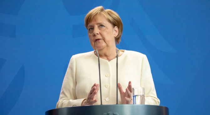 Германската канцлерка Ангела Меркел е дишала затруднено по време на