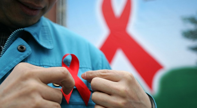 Свързаните с ХИВ смъртни случаи през миналата година са намалели