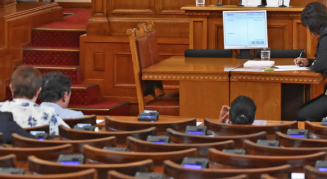 Депутатите с 15 гласа "против" и 81 "въздържал се" отхвърлиха