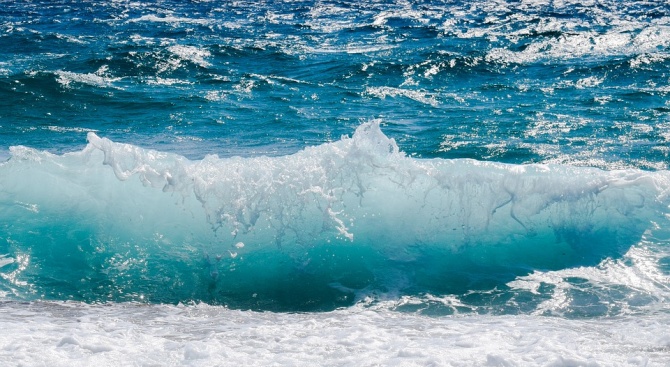 18-годишен младеж изчезна в морето край Поморие. От него няма
