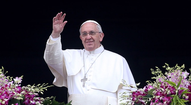 Папа Франциск изрази надежда, че 50-ата годишнина от първите човешки