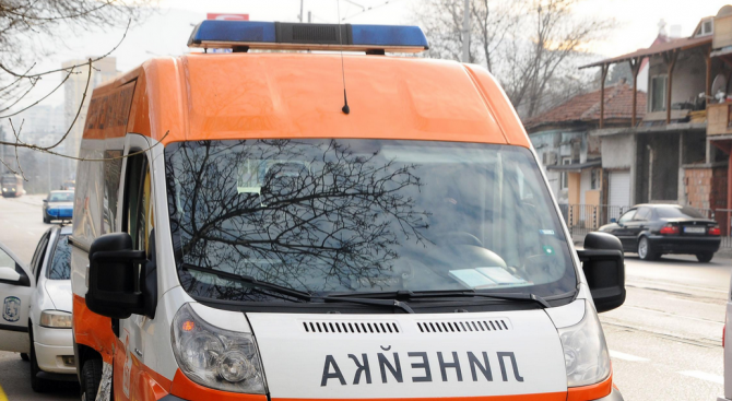 Жена е блъсната от лек автомобил в село Братаница, съобщи