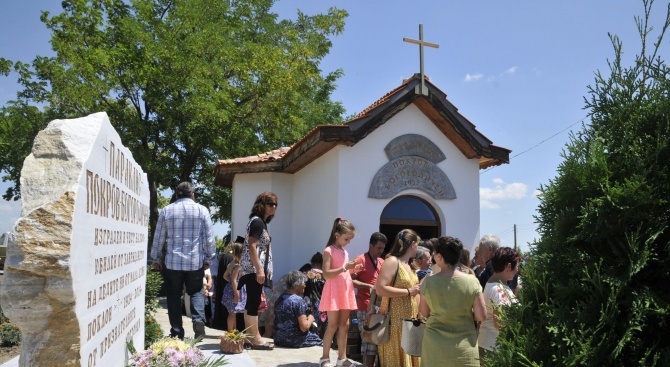 В ивайловградското село Свирачи беше осветен параклисът "Покров Богородичен". Стотици