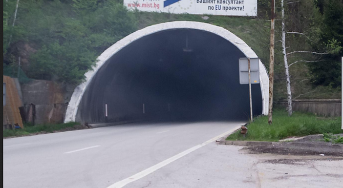 Движението в тунел "Витиня" на АМ "Хемус" в посока Варна