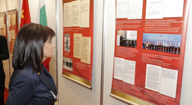 Изложба от документи и снимки разказва 70-годишната история на дипломатическите