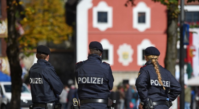 Австрийските власти съобщиха, че са издали европейска и международна заповед