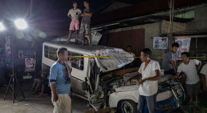 Хиляди филипинци прекараха нощта на открито в град Итбаят в