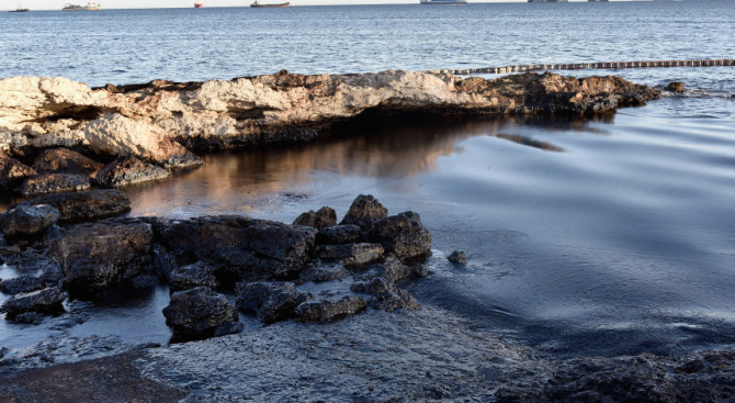 Около 40 000 литра петрол се изля вчера край Чили