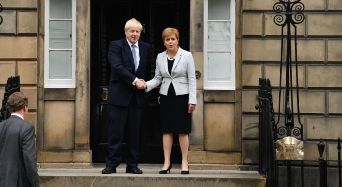 Шотландският първи министър Никола Стърджън изрази днес мнението, че британският