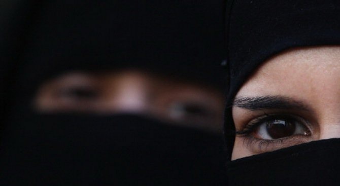 Жените в Саудитска Арабия на възраст над 21 години вече