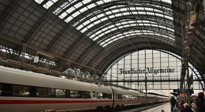 Централната жп гара във Франкфурт бе затворена за кратко днес