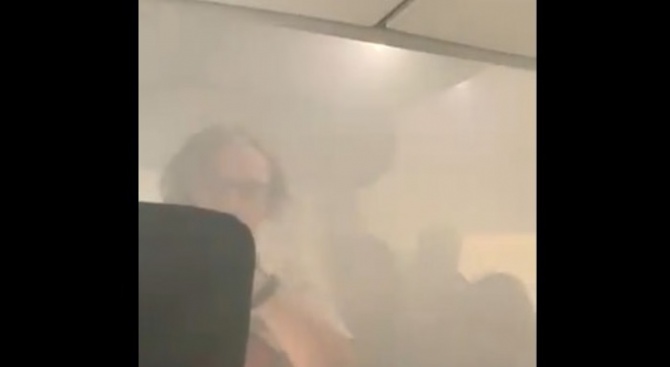 Пътници изпаднаха в паника в салона на самолет на авиокомпанията