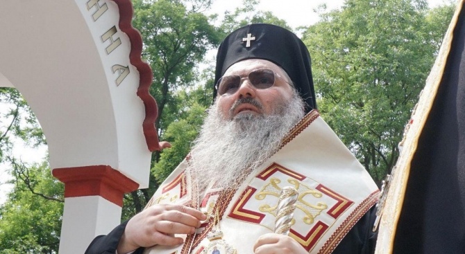 Варненският и Великопреславски митрополит Йоан донесе в Шумен копие на