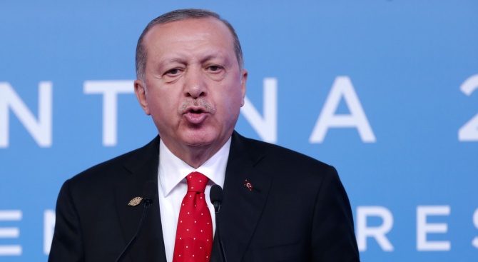Турският президент Реджеп Ердоган демонстрира двойни стандарти. Това е казал