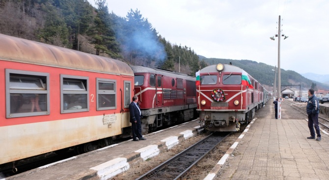 Отменени са част от влаковете по линията Септември - Добринище.