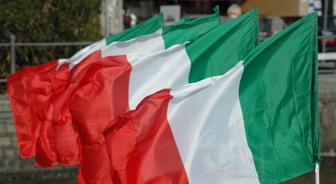 Бъдещето на италианското правителство е под въпрос, пише електронното издание