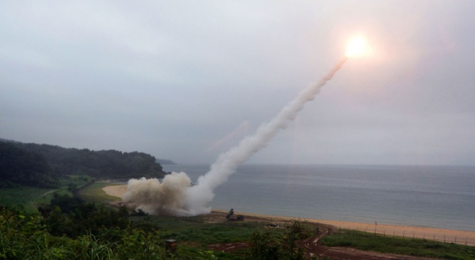 Северна Корея изстреля днес два неидентифицирани снаряда в посока Японско