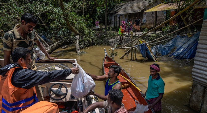 Наводненията, предизвикани от мусоните в Индия, са отнели живота най-малко