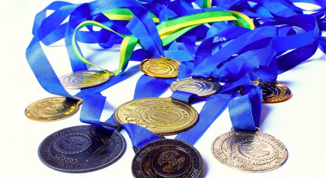 С един златен, два сребърни и един бронзов медал се
