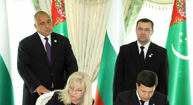 В присъствието на министър-председателя Бойко Борисов, в „Аваза“ бяха подписани